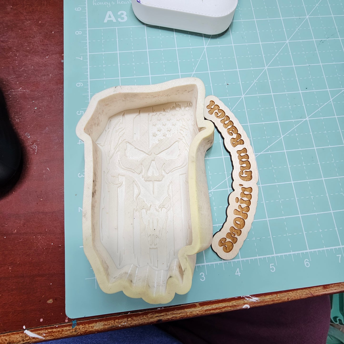 Skulls in flagFRESHIE MOLD